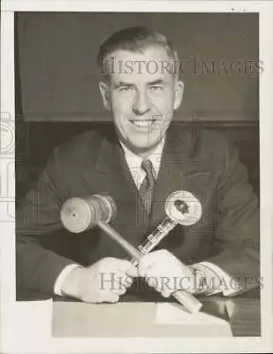 Press Photo Henry Wallace Holding Wooden And Glass Gavels In His Office • $19.99