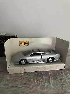 Maisto Superior Motorized Silver Jaguar / 1:33 / Made In China / BOX DAMAGE • £7.50