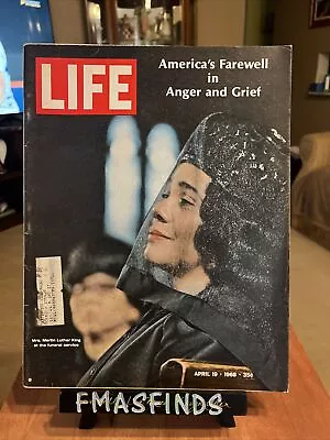 1968 MRS MARTIN LUTHER KING JR At Funeral Service April 19 LIFE MAGAZINE  • $28.88