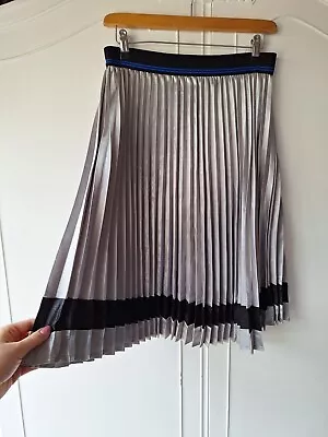 YAYA Gorgeous Designer Metallic Silver Pleated Skirt Sporty Style Size 10 • £25