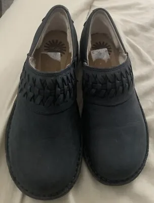 Ugg Australia Womens Anila Clogs Shoes Black Leather Slip On Low Heel Size 7 • $19.99