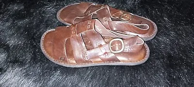 Born Sz 12 Men’s Fisherman Sandals Brown Leather Shoes Strappy Excellent Quality • $48