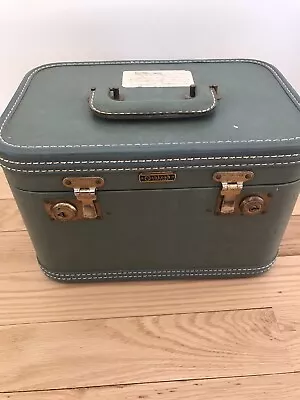 Vintage Oshkosh Train Case Suitcase Luggage  Cosmetic Toiletries Carry On • $19