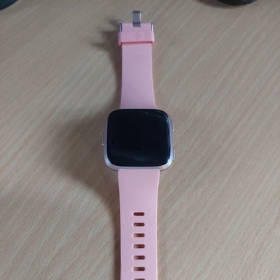 $18 • Buy Fitbit Versa Smart Watch Activity Tracker Heart Rate - Peach Not Tested
