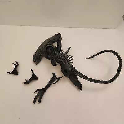 Hot Toys MMS38 Aliens ALIEN WARRIOR 1:6 Model Kit Figure BROKEN LOOSE FOR PARTS • $20