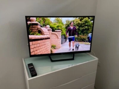 $399 • Buy Sony Bravia LED Smart TV Model KDL32W660E 32  - Near New Condition