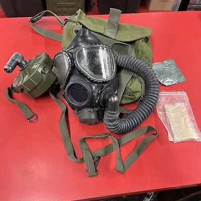 US Military M40 Gas Mask Size Small With Bag Lot 69 • $149.99