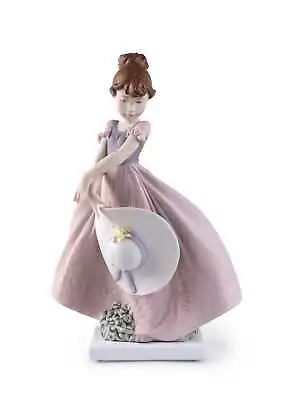 Lladro Straw Hat In The Wind Girl Figurine Ref. 0009533 - Official Lladró • $470