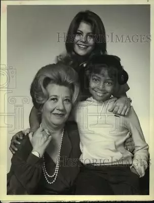 Press Photo Charlotte Rae Lisa Whelchel And Kim Fields On The Facts Of Life. • $19.99