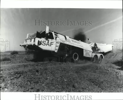 1986 Press Photo US Air Force Mobile Missile Test Launcher Vehicle In Arizona • $10