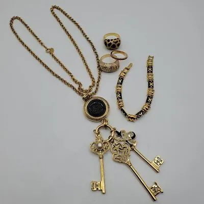$9.99 • Buy Joan Rivers Gold Tone 5 Pc Jewelry Lot