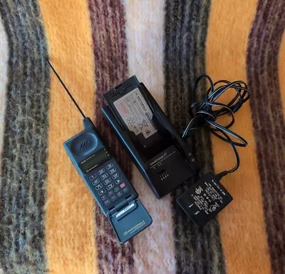 Vintage Motorola Digital Personal Communicator Micro TAC Lite Flip Cell Phone  • $64.99