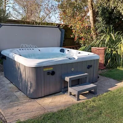 Blue Whale Spa Fisher Cove 6 Person Hot Tub • £4500