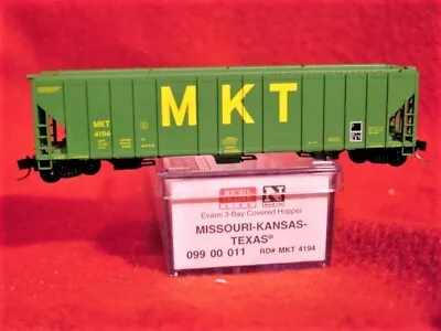 MTL 099 00 011 MKT 'John Deere' 3-bay EVANS Covered Hopper #450 'NEW' N-SCALE • $47.95