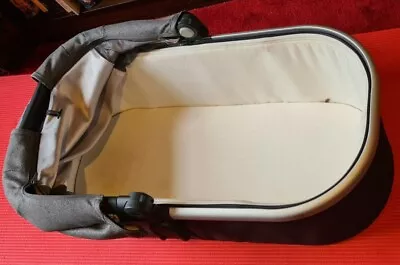 Uppababy Vista V2 Bassinet / Carrycot For Stroller (grey) • £20