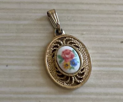 Vintage Delicate Ceramic Floral Pendant In Gold Oval Sarah Jewelry Cottage Core • $5.99