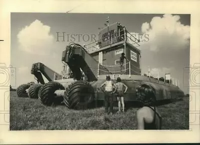 1980 Press Photo One Hundred Ton Hovercraft Equipped With Tractor Like Wheels • $23.88