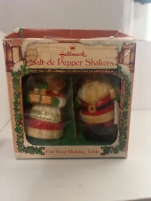 Vintage Hallmark Santa Claus And Mrs Claus Plastic Salt And Pepper Shakers 3  • $15