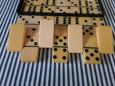 $42.95 • Buy Vtg Heavy Bakelite Catalin Cream Corn Yellow Dominoes In Orig Box Of 28
