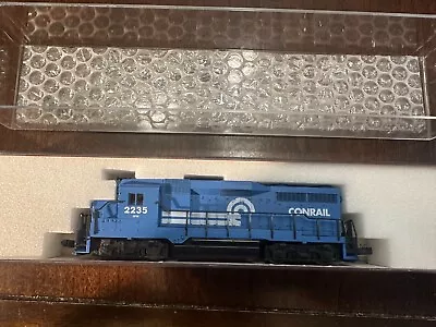 Atlas / Kato N Scale Conrail EMD GP30 4725 Road #2235 • $64