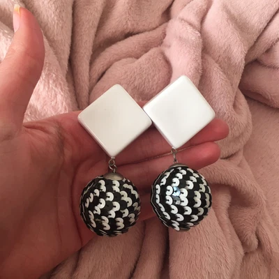 £5 • Buy Large 1960s Black And White Sequin Earrings 