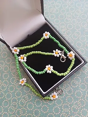 Beautiful Two Tone Green Beaded Daisy Flower Detailed Choker Necklace • £4.49