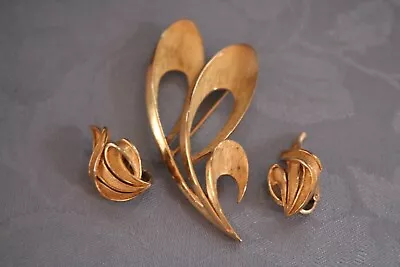 Vintage Trifari Brooch Earrings Clip On Goldtone Brushed Textured • $11