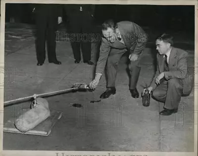 1946 Press Photo Ram Jet Motor Model Form. - Ned77333 • $19.99