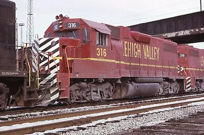 $2.50 • Buy Lehigh Valley Railroad     Gp38     #316  Original Kodachrome  Slide