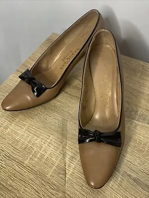 1940s Van Arden Tan Black Bow Heels Size 7.5 A • $149.99