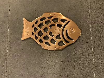 RARE VTG Fish Metal COPPER Top Hot Plate Trivet Footed MARBLE DESIGN 1982 W/Ring • $19.95