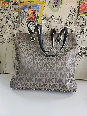 Michael Kors Monogram Signature Textile Tote Large Shoulder Bag 15x14x4  • $34