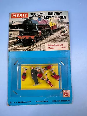 MERIT 5121  5 Schoolboys & Master OO/HO SCALE • £7