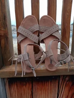 Minnetonka Womens Beige 9 Wedge Espadrille Fringed Suede Sandels • $33