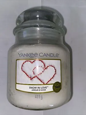 Yankee Candle Scented Medium Jar Snow In Love 65-75 Hours 411g 10.7cm X 12.7cm • £15.75