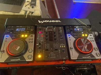£1450 • Buy Pioneer CDJ 400  And Mixer Set Plus Case