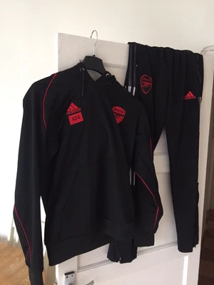 £5 • Buy Arsenal 4-2-4 Tracksuit-Limited Edition 