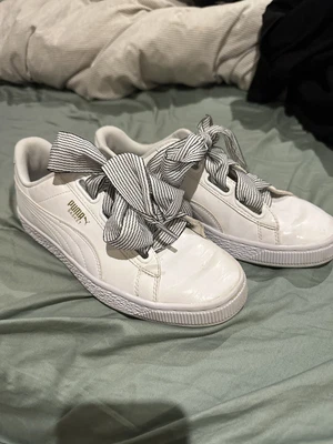 $28 • Buy Puma Women's Basket Heart White Size 39 VGC