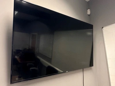 £200 • Buy Logik Flat Screen TV 58 In