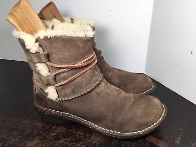 UGG Caspia Boots Women's Size 6 3335 Lace Brown Suede Sheepskin Lined  • $33.55