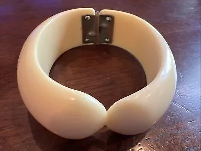 Vtg Plastic Beige Off White Bangle Hinged Bracelet • $3