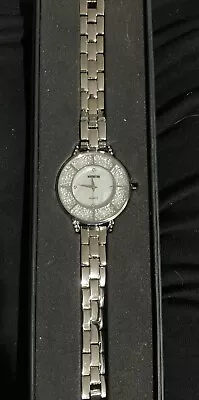 Woman’s Pearlized Face With Crystal Bezel Manhattan Watch • $17