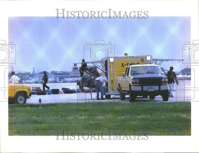 $19.99 • Buy 1993 Press Photo Security Xray Luggage Bomb Threat - RRV94827