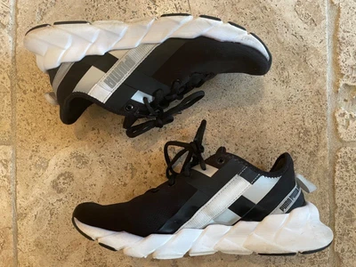 $20 • Buy Great Pair Of Women's PUMA Black/white Athletic Shoes - EUR 37.5