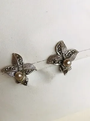 Vintage Marcasite + Pearl Center Clip On Earrings In A Leaf Shape Silvertone 2cm • £3.40