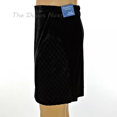 SIMPLY VERA WANG Women's SMALL Quilted Sides BLACK VELVET SKIRT Stretch Ponte • $16.99