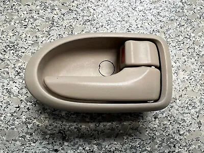 2000 - 2006 Mazda Mpv Van Interior Door Handle Assembly Front Right Side Oem • $25