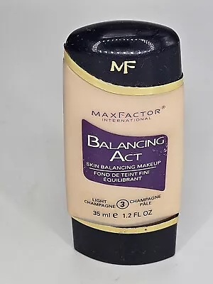 Max Factor Balancing Act- Skin Balancing Makeup #3- Light Champagne • $23.99