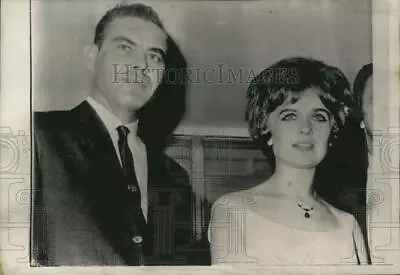 1965 Press Photo Marina Oswald & Kenneth J. Porter In Richardson Texas • $23.88