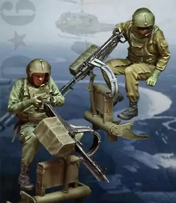 $20.69 • Buy 1/35 Resin Figure Model Kit Vietnam War US Soldiers Helicopter Door Gunners Guns